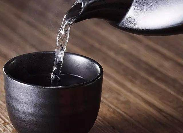 如何鉴别酱香型白酒?